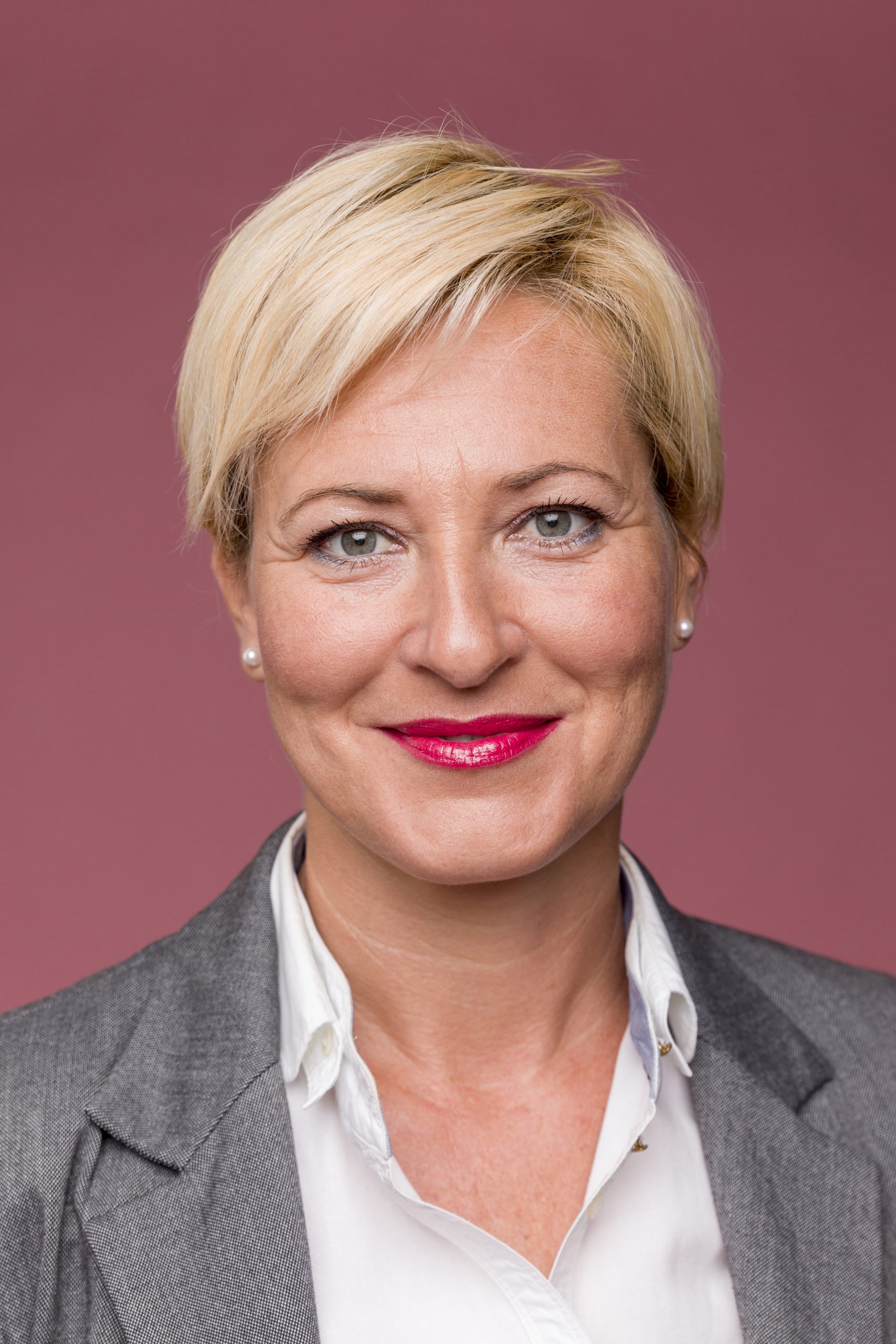 portrait-middle-aged-businesswoman